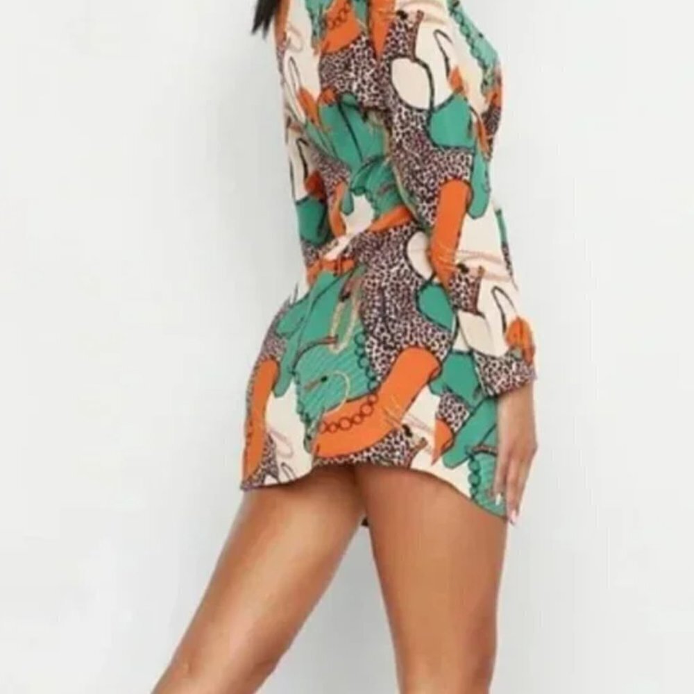 NWT Boohoo Satin Chain Print Twist Shift Dress - Picture 2 of 13